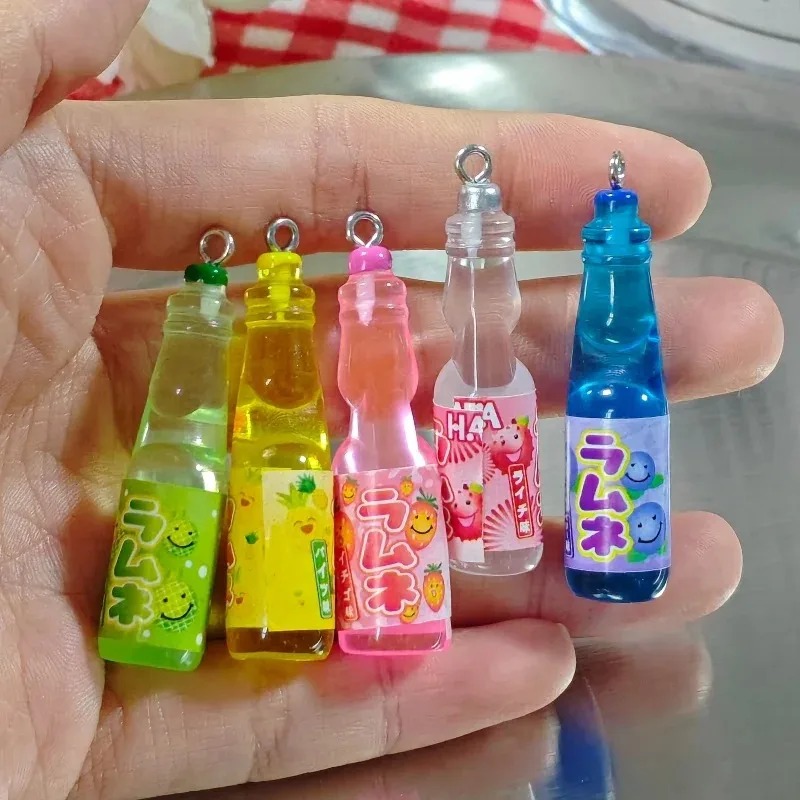Resin Art Handmade - 10 Stück kleine Getränkeflaschen-Harzanhänger, Kawaii-Getränkeflaschen-Anhänger, DIY-Bastelzubehör